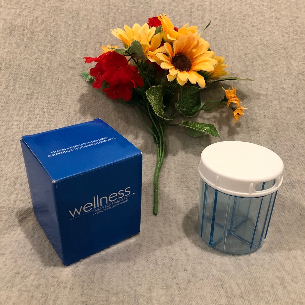 NWT - Wellness Vitamin & Medication Dispenser